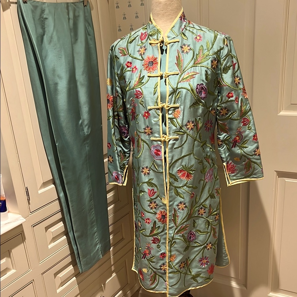 BEAUTIFUL JADE OR LIGHT TEAL 100% SILK 3-PIECE PANT OUTFIT WITH EMBROIDERED COAT